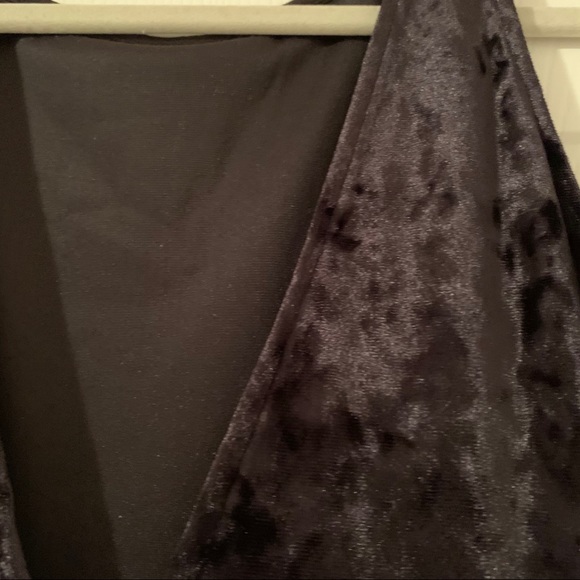 3 for $20 ⭐️ Velour Dress - Picture 7 of 7